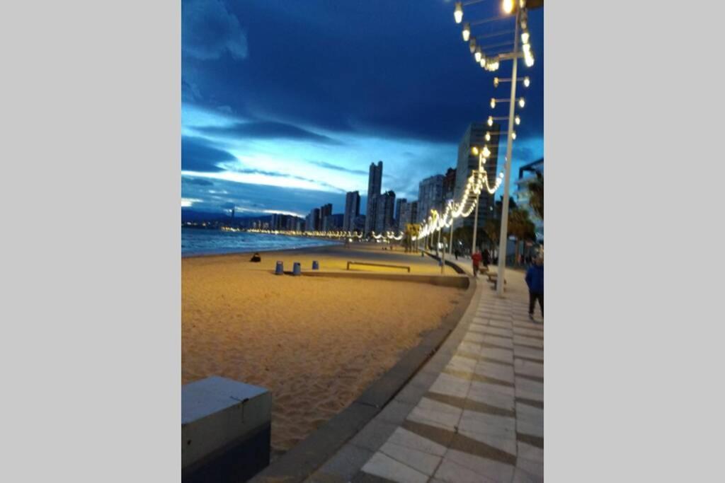 Appartement Vue Sur Mer Avenue De L'Europe ベニドルム エクステリア 写真
